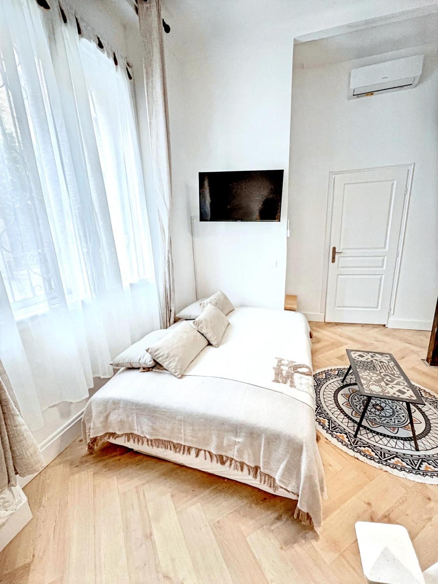 Studio avec Mezzanine 100M Du VIEUX PORT ET PARKING Cannes Esterno foto
